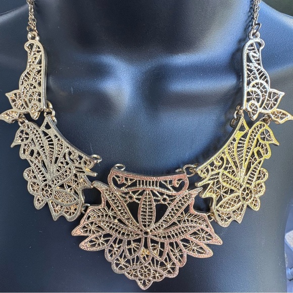 Amrita Singh Gold Filigree Necklace - Picture 5 of 16